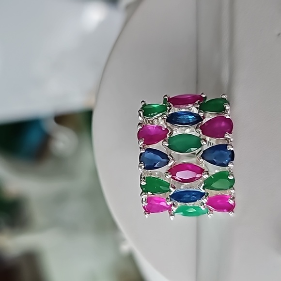 (NWT) Emerald Multi-Color Set - Picture 3 of 11